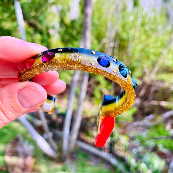 Gucci Vintage Web Resin Rainbow Cuff Watch NWT - Picture 10 of 16
